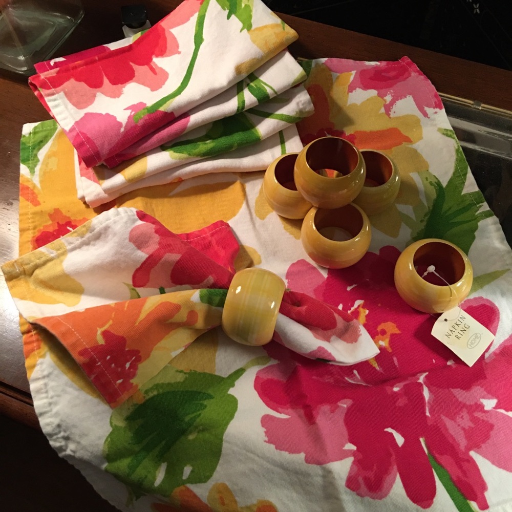 NAPKIN RINGS SET W/NAPKINS - Picture 3 of 4